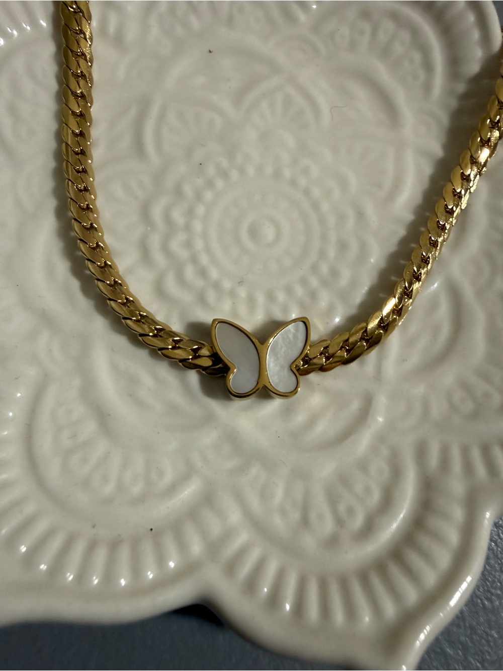 Dainty Mother of Pearl Butterfly Pendant Gold Plated Cuban Chain Necklace Boho - Picture 3 of 9